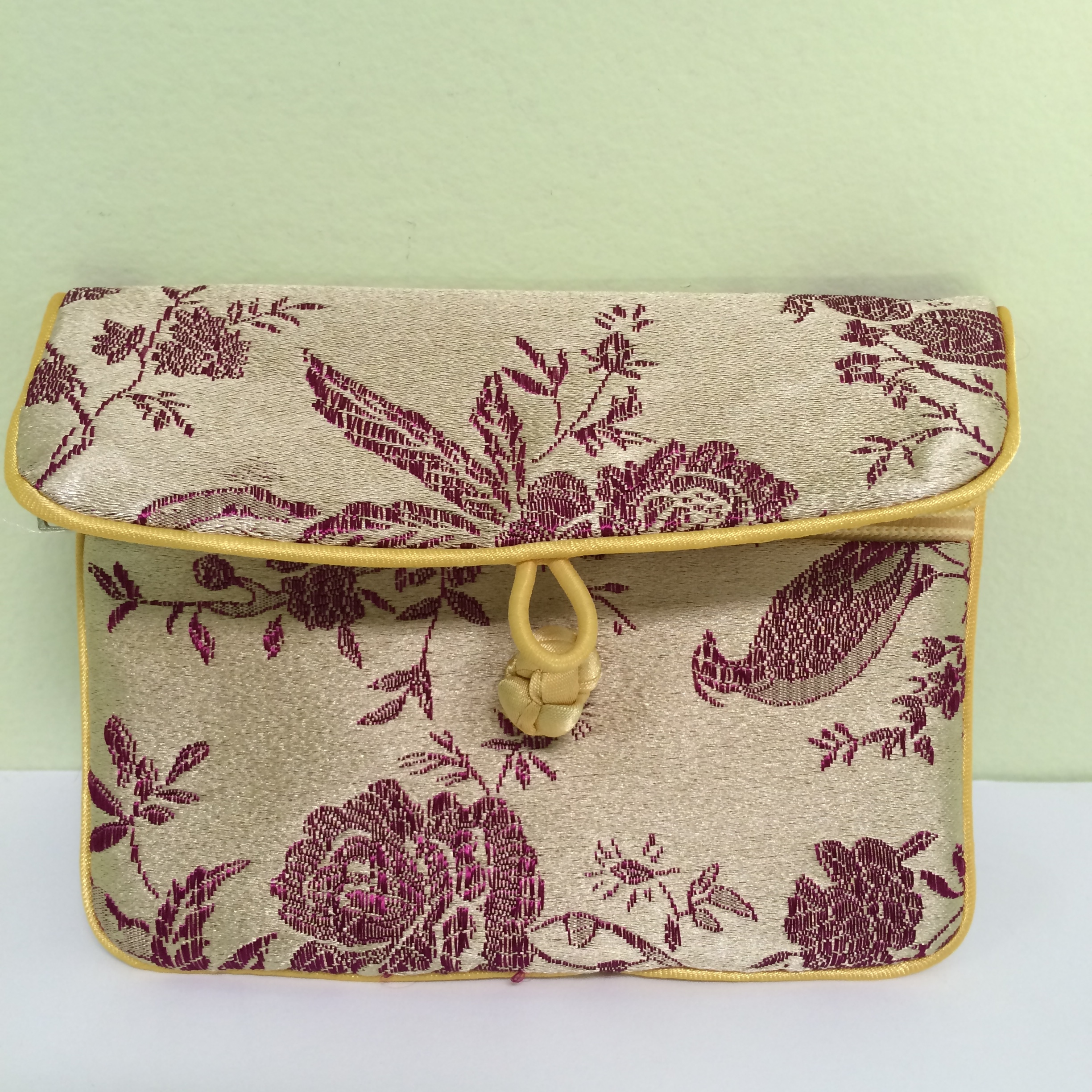 Chinese Soft Tie Clasp Coin Purse, Gold